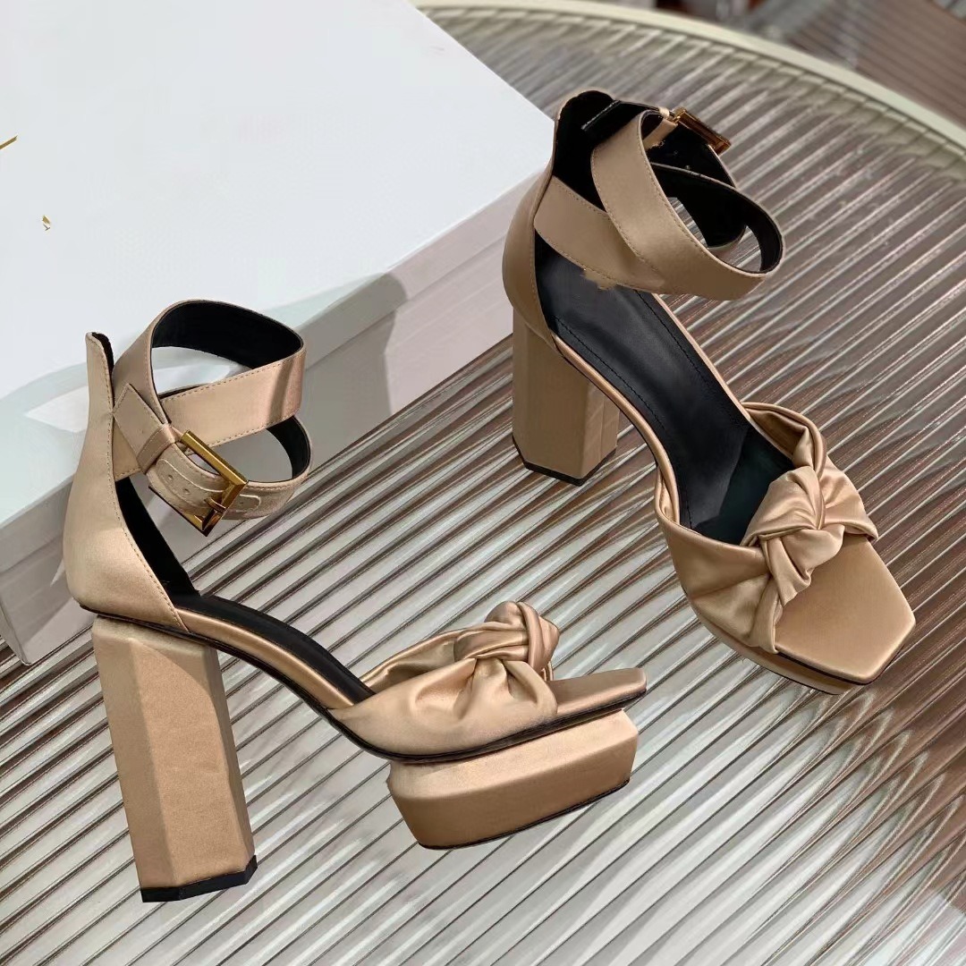 Women's shoes